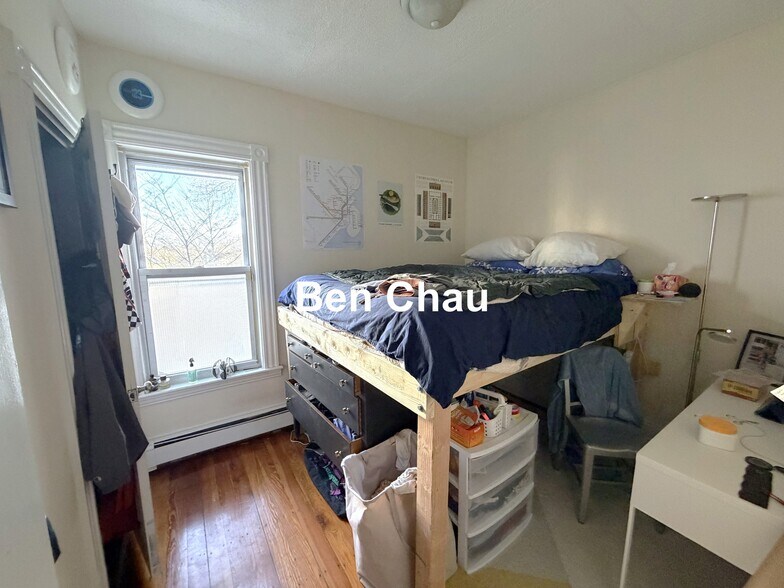 Building Photo - 68 Winchester St