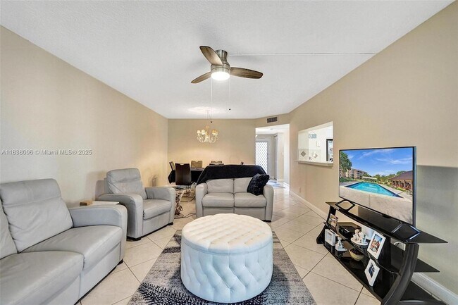 Building Photo - 1900 Sabal Palm Dr