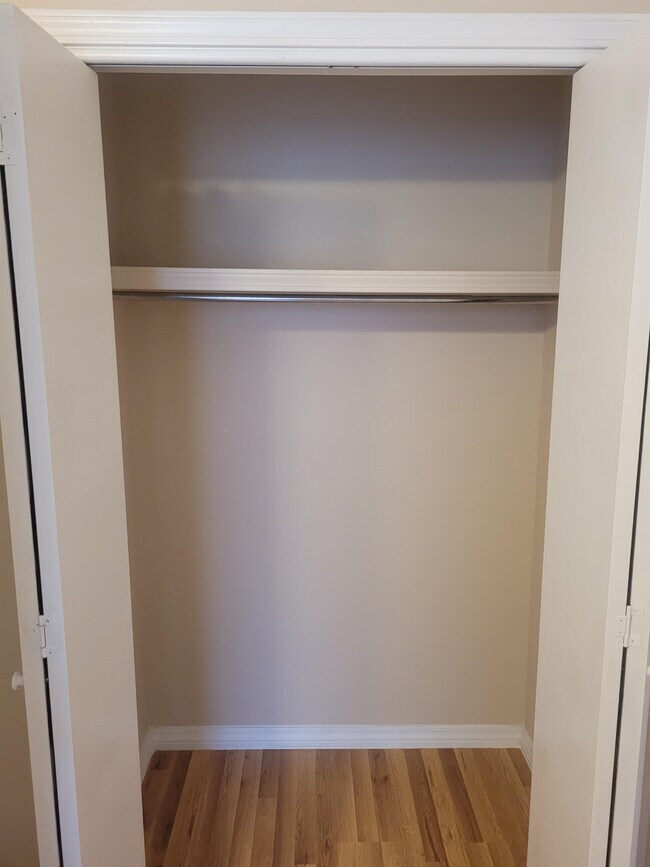 Building Photo - 4808 Fordham Dr