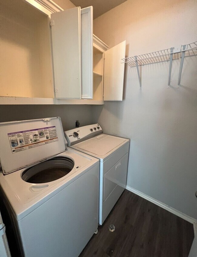 Building Photo - Charming 3-Bed Home with Pool in Harris Br...