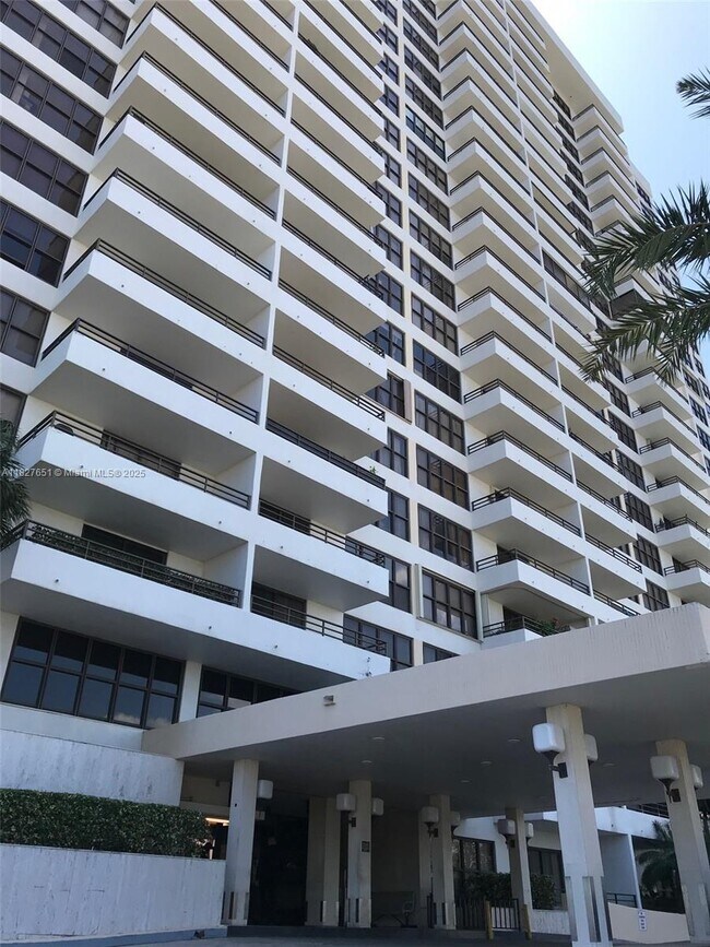 Primary Photo - 2500 Parkview Dr