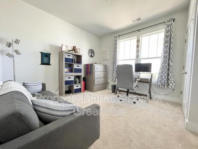 Building Photo - 501 Robinwood Pl