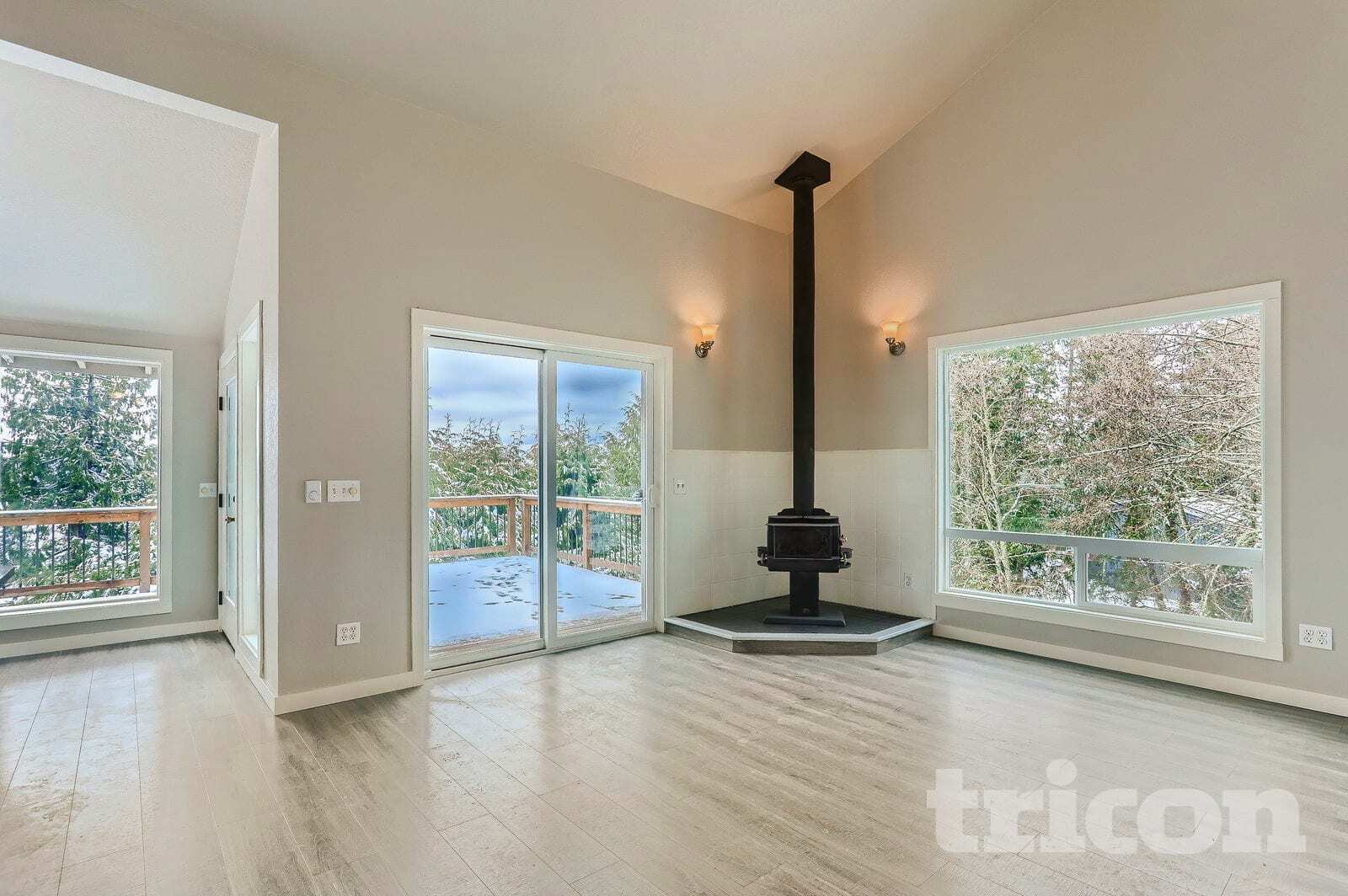 Building Photo - 10727 Lake View Dr