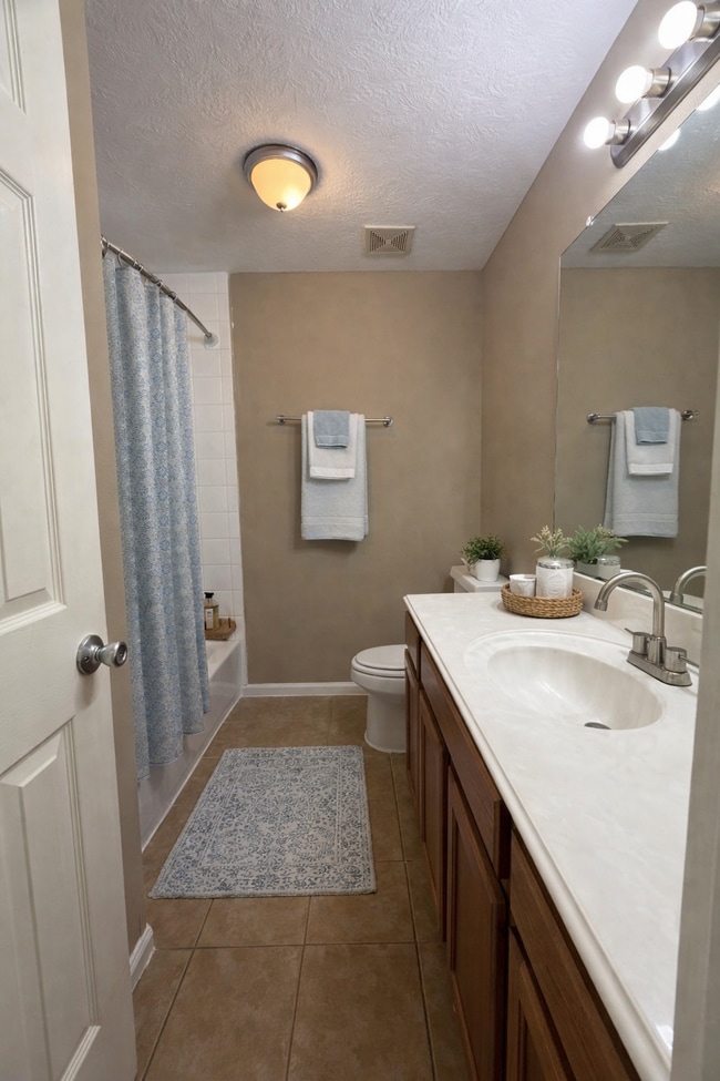 Building Photo - 21479 W Wallis Dr