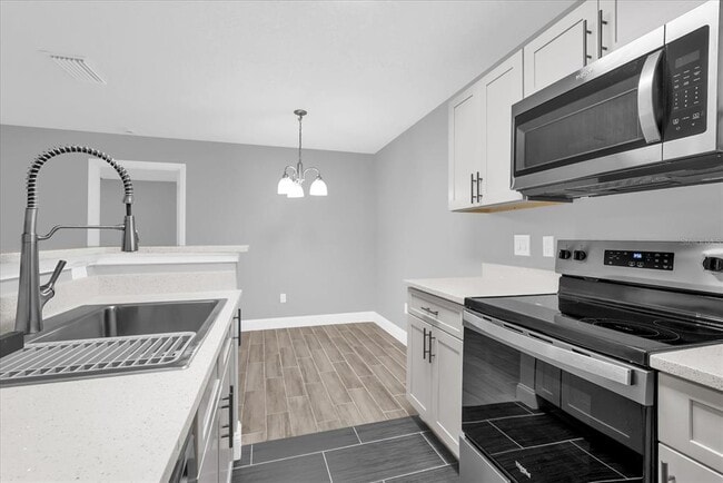 Building Photo - 2533 Grassy Point Dr