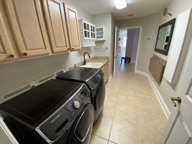 Building Photo - Spectacular and Luxurious Turnkey ANNUAL Lease in The Village of Bridgeport