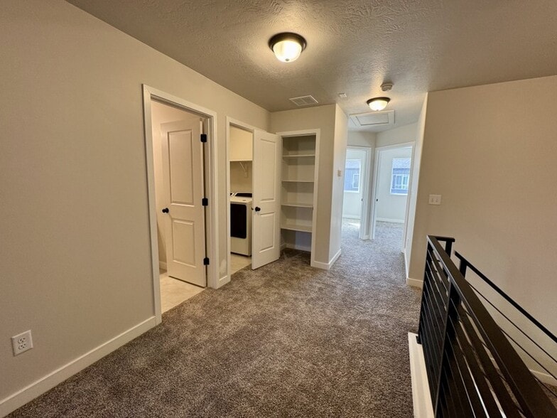 Building Photo - 476 S 700 W