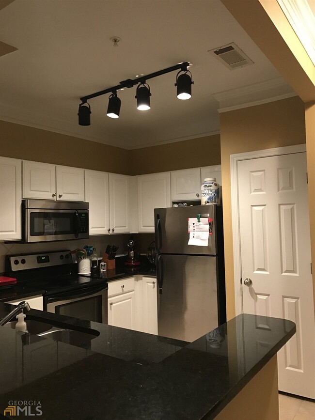 Building Photo - 1850 Cotillion Dr