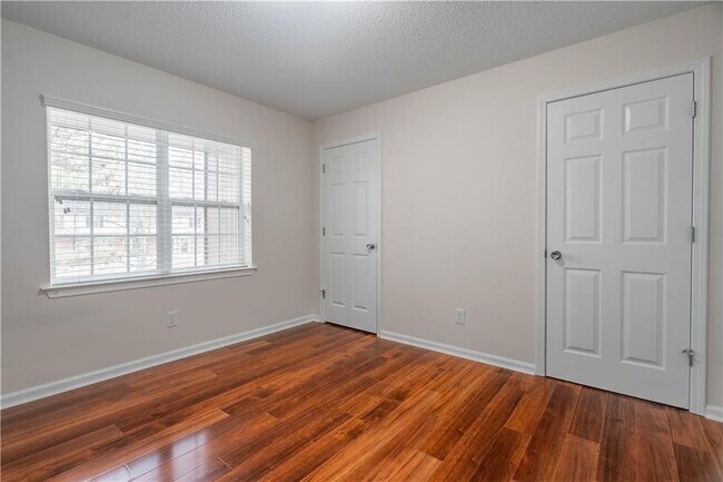 Building Photo - 295 Winding River Dr