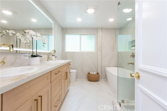 Building Photo - 14879 Jadestone Dr