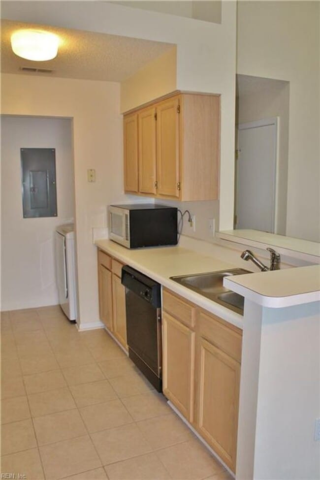 Building Photo - 6 Tamarisk Quay