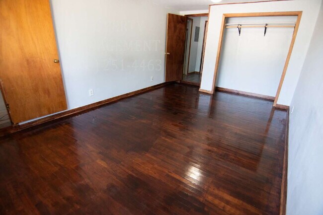 Building Photo - 3 Bedroom