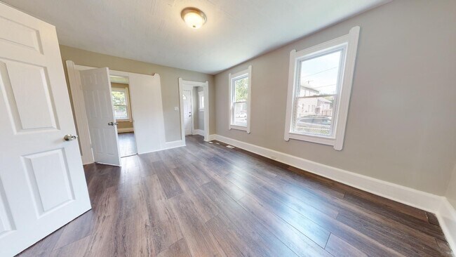 Building Photo - Clark/Fulton - 4 bed/1 bath - Single Family Home