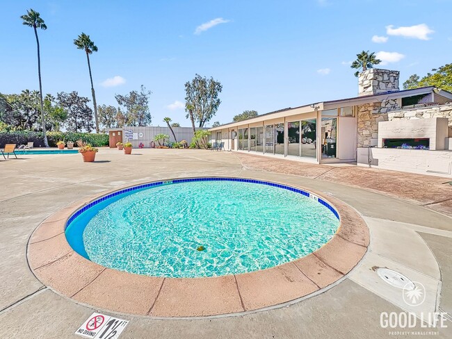 Building Photo - Beautiful 2B/1.5BA Condo For Rent In Unive...