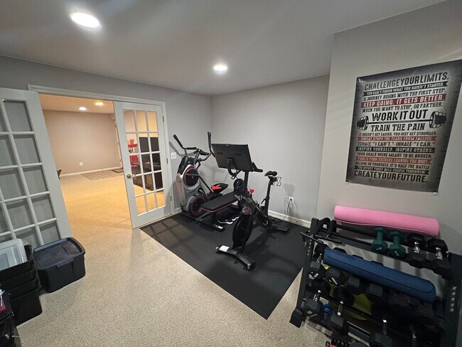 Building Photo - Impressive 4 Bedroom 3.5 Single-Family Hom...