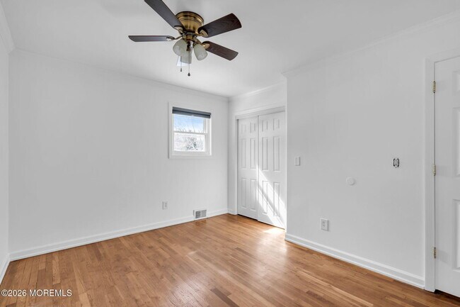 Building Photo - 117 Manhattan St