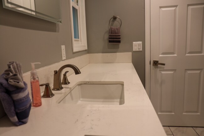 Building Photo - 1415 Stearns Dr