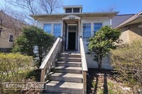Building Photo - 9136 S Blackstone Ave