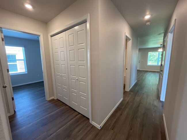 Building Photo - Pre-Leasing Now | Newer 3-Bedroom, 2-Bath Home in Springdale