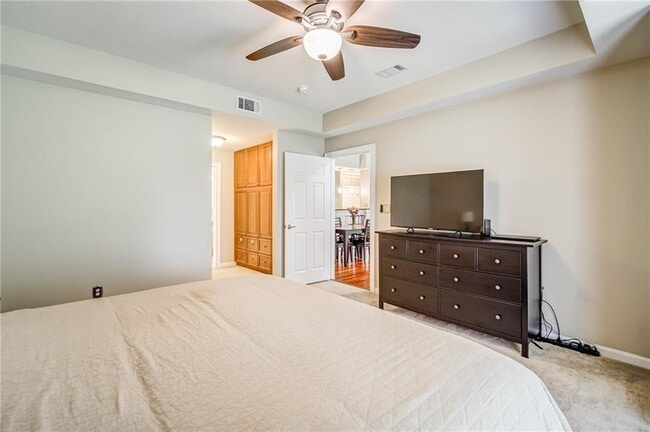 Building Photo - 3275 Lenox Rd NE