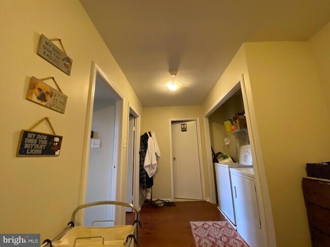Building Photo - 443 Fairmount Ave