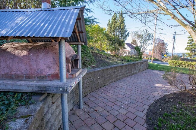 Building Photo - Gorgeous Vintage Home in Downtown Langley with Detached Guest Studio!!