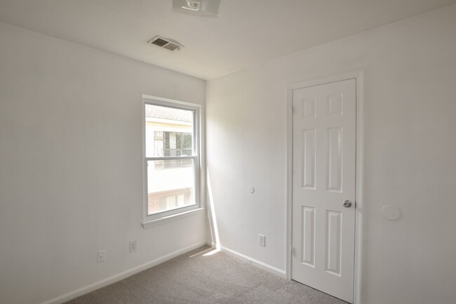 Building Photo - 3BR/1.5BA Home – Great Norfolk Location!