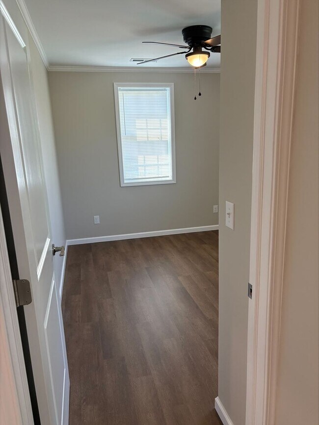 Building Photo - 2117 Sherwood Rd