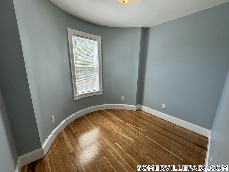 Building Photo - 29 Cameron Ave