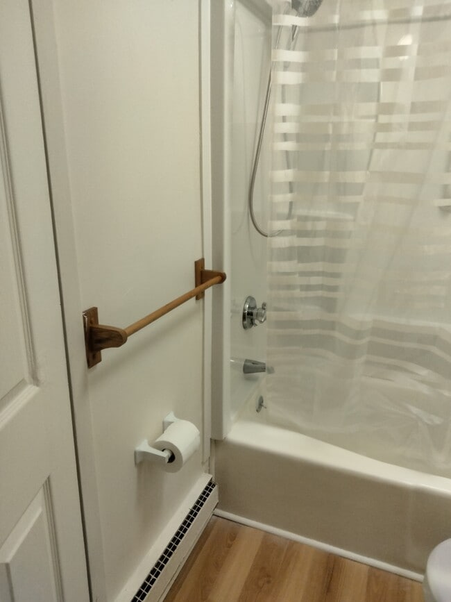 Building Photo - 340 Main St