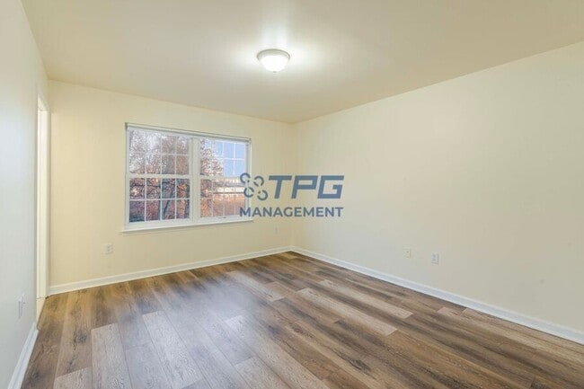 Building Photo - 33 Viking Ave