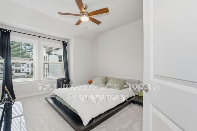 Building Photo - 1342 Stanley Park Dr