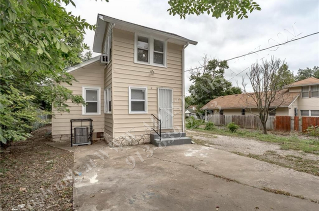 Building Photo - ADORABLE 3 bedroom 1 bathroom home in KCMO...