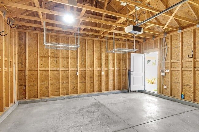 Building Photo - Beautiful 3 Bedrooms, 3.5 Bathrooms Home i...