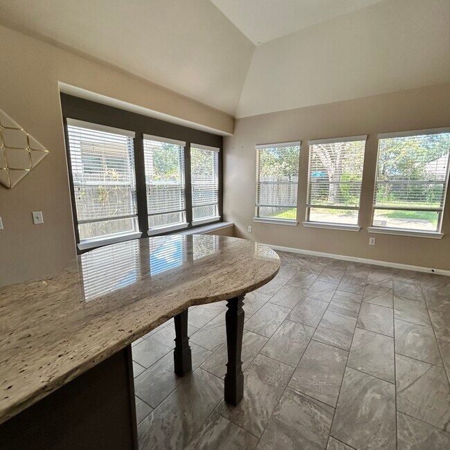 Building Photo - 15230 Chimney Hill Cir