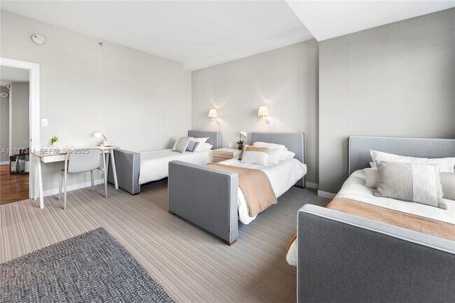 Building Photo - 201 Crandon Blvd