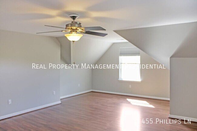 Building Photo - 455 Phillips Ln