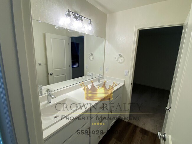 Building Photo - 2244 Samuel St