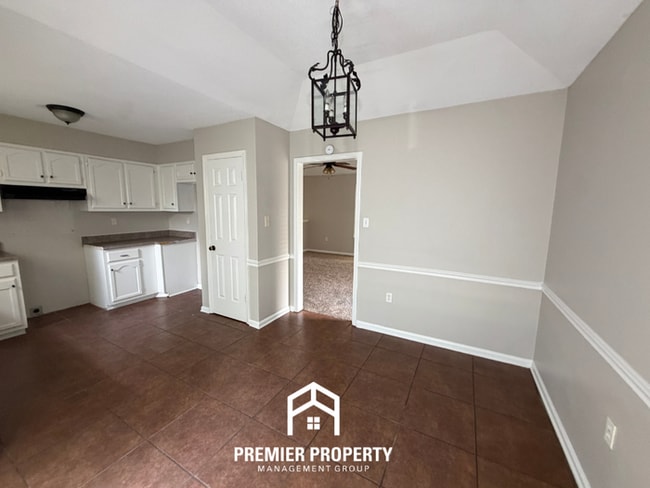 Building Photo - Stunning 3BR/2BA Memphis Home with Vaulted Ceilings & Rustic Fireplace!