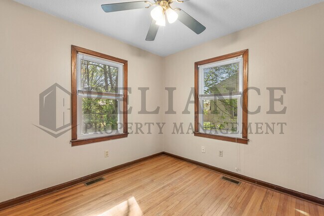 Building Photo - 1912 N Hood St