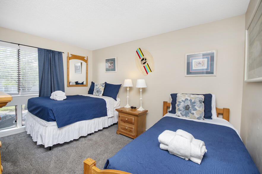 2nd bedroom, 1 full size and 1 twin bed - 351 Lake Arrowhead Rd