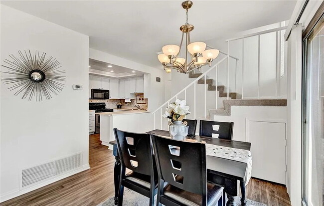 Building Photo - Sophisticated Space Designed for Comfort