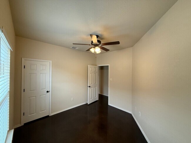 Building Photo - Modern Duplex in Prime Location