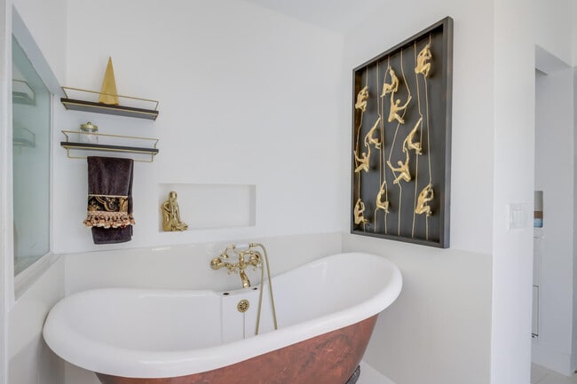 Building Photo - 6590 Fountains Cir