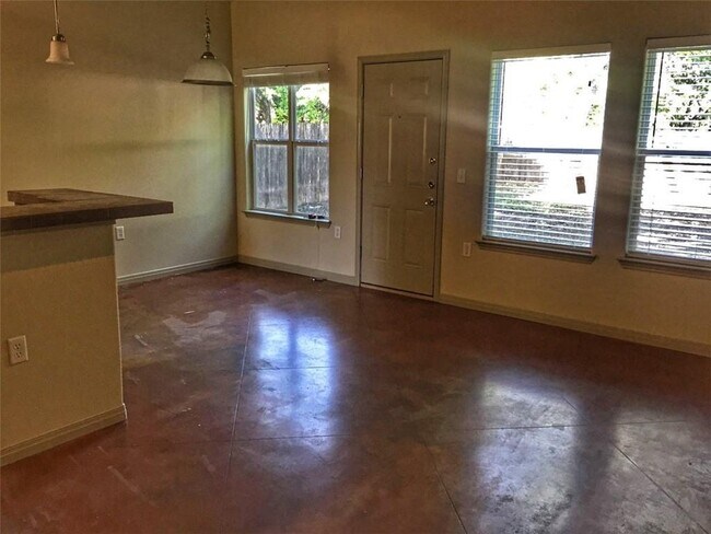 Building Photo - 6015 Ponca St