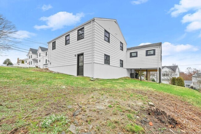 Building Photo - 141 Ridgewood Dr