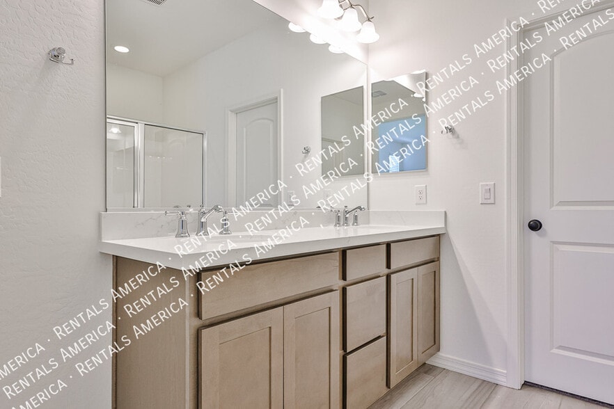 Building Photo - 24144 W Gibson Ln