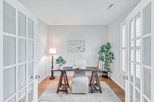 Building Photo - Available May 11th. Gorgeous 4 BR/2.5 BA Home Available in Berkleigh!