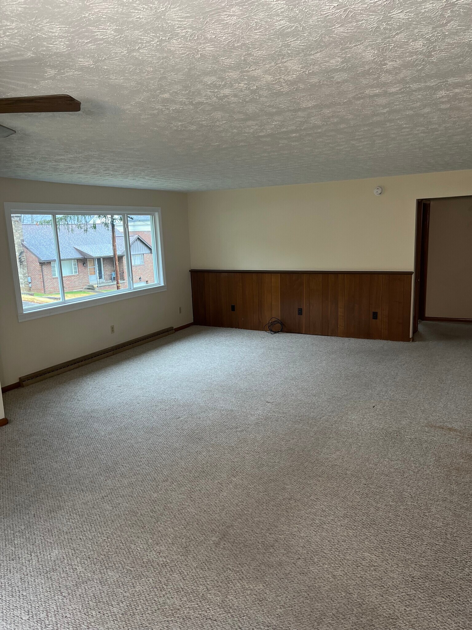 Building Photo - 889 Ivy Ave