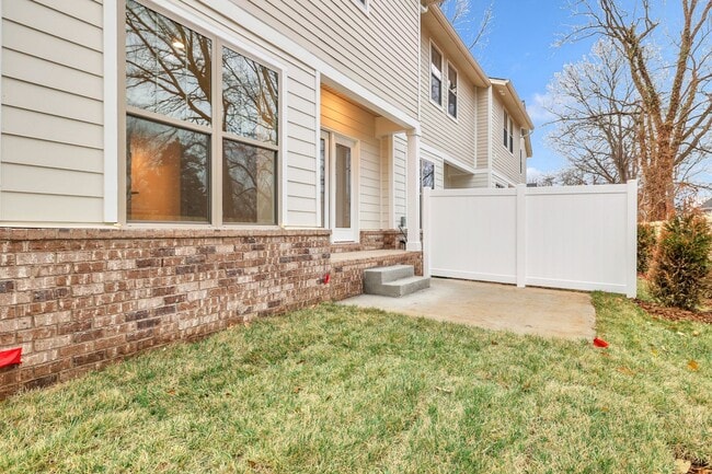 Building Photo - 609 Lee St